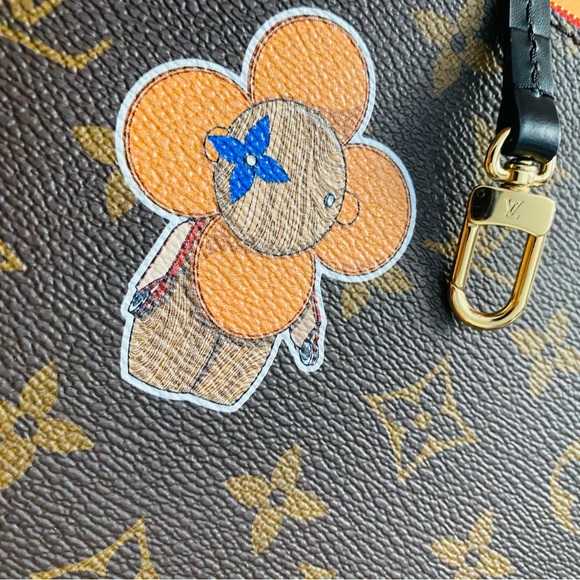 Louis Vuitton World Tour Neverfull Pochette - Picture 5 of 6